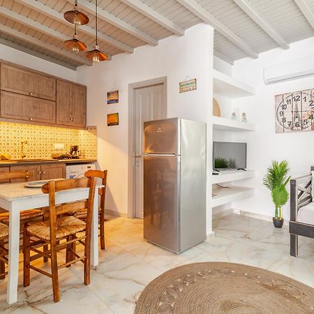 Elenitas Beach House In Ornos ภายนอก รูปภาพ