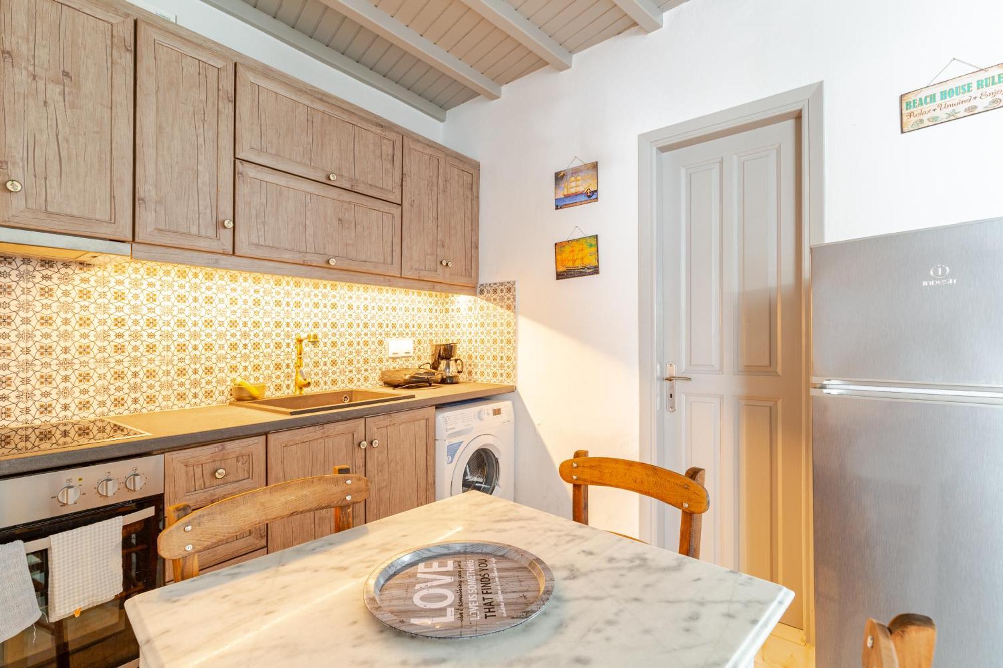 Elenitas Beach House In Ornos ภายนอก รูปภาพ
