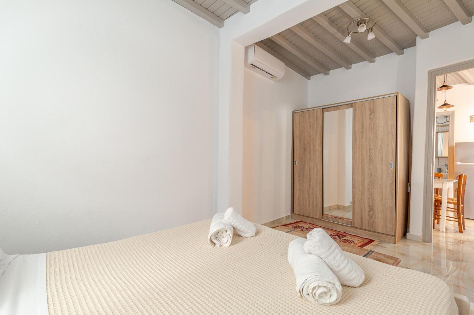 Elenitas Beach House In Ornos ภายนอก รูปภาพ