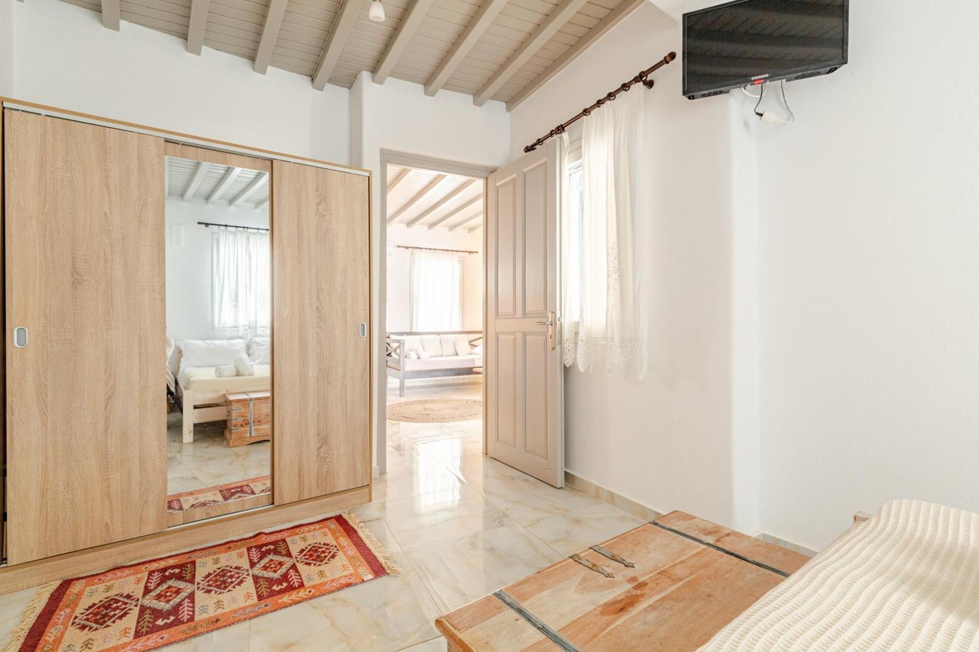 Elenitas Beach House In Ornos ภายนอก รูปภาพ