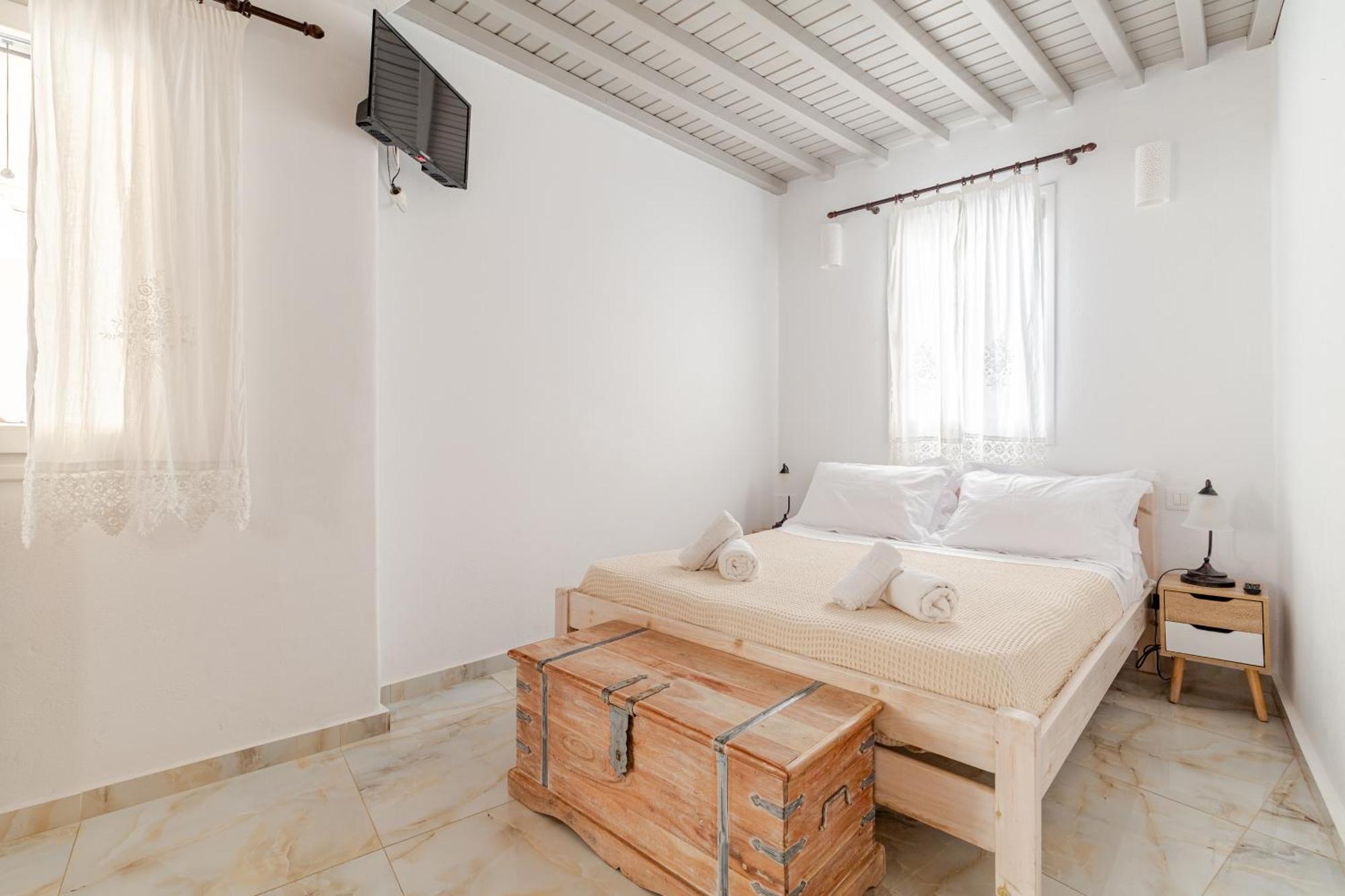 Elenitas Beach House In Ornos ภายนอก รูปภาพ
